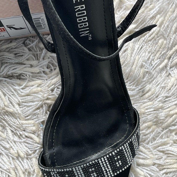 Black CAPE ROBBINS Stilettos - Picture 4 of 9